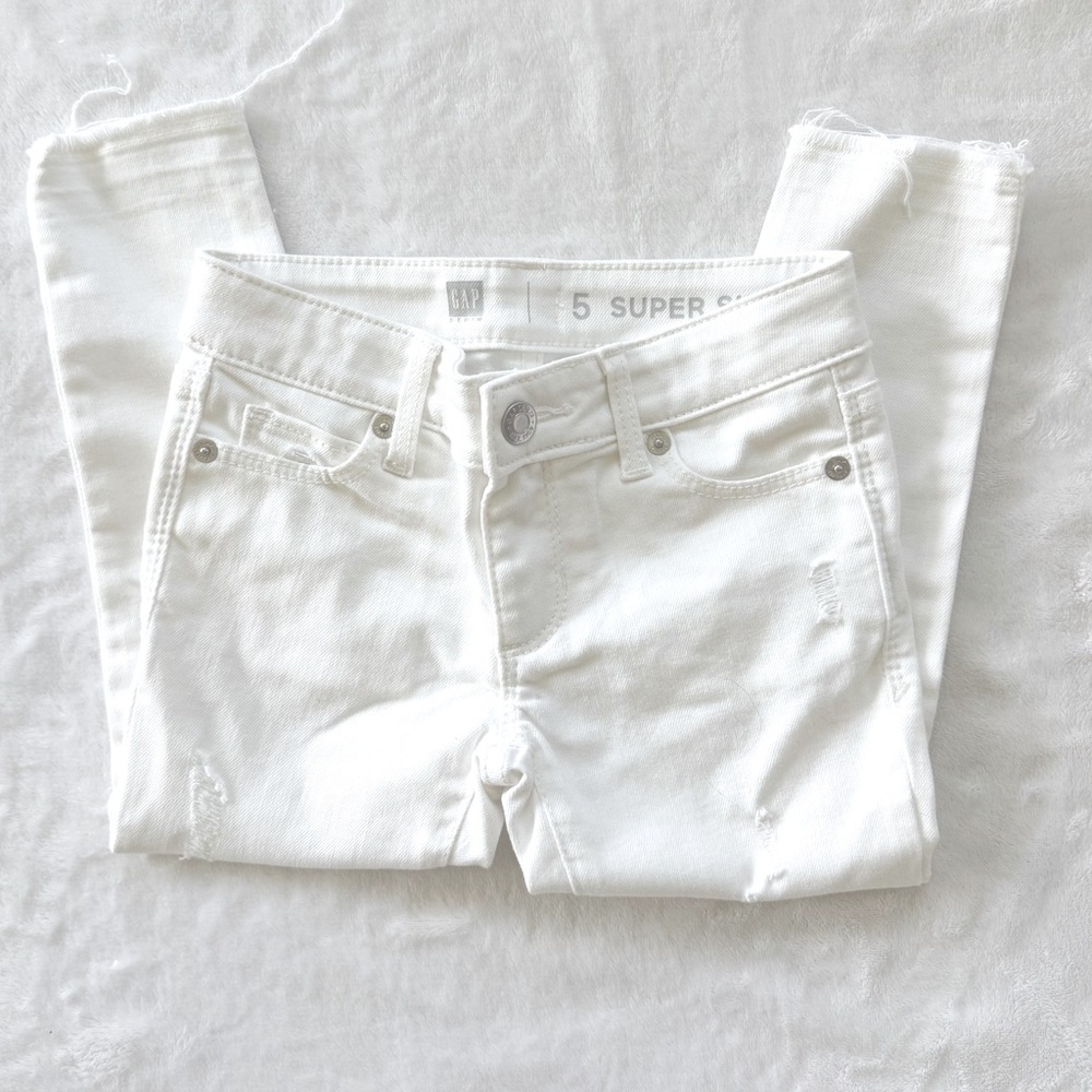 Distressed skinny jeans